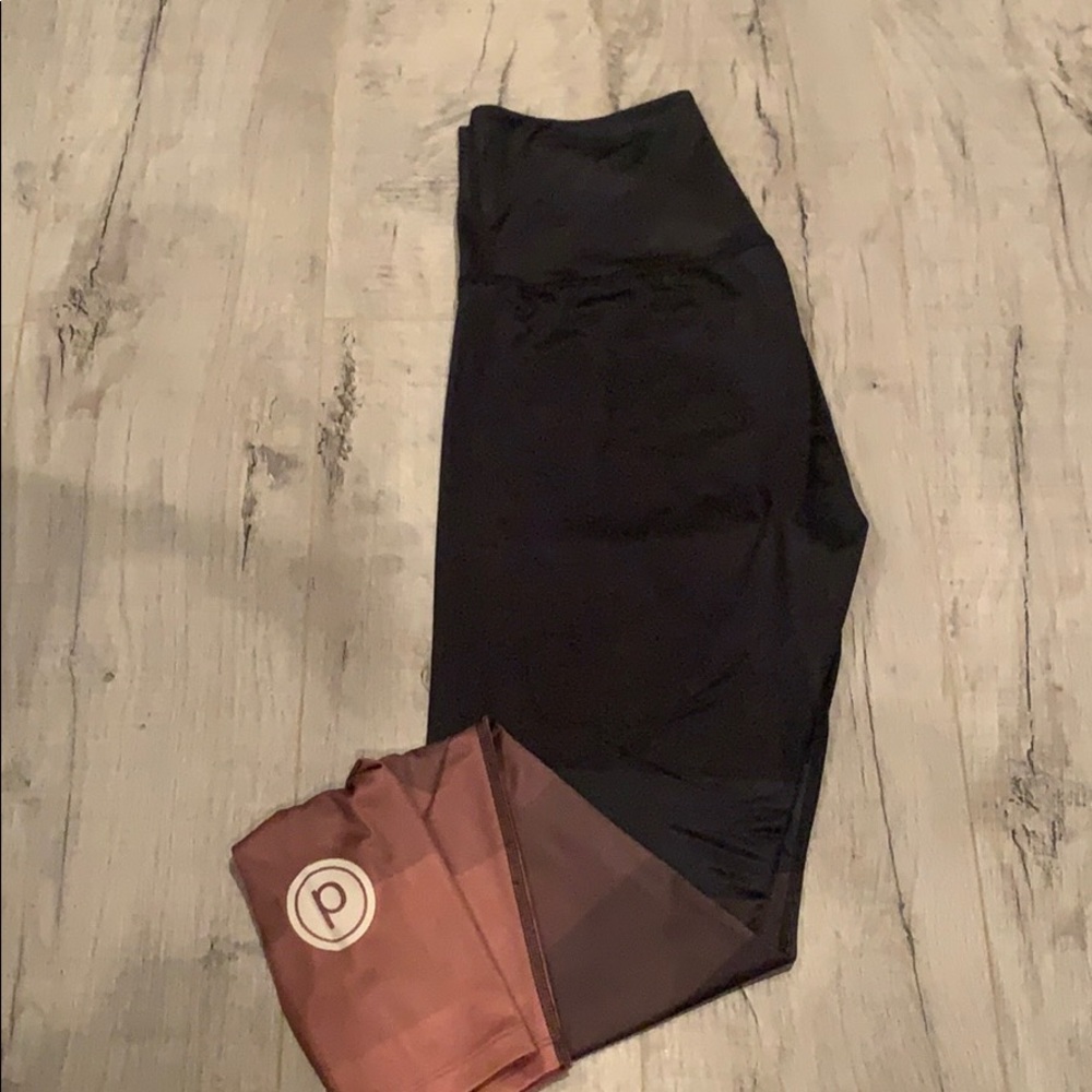 Beyond Yoga Pure Barre Circle P Ombré Legging